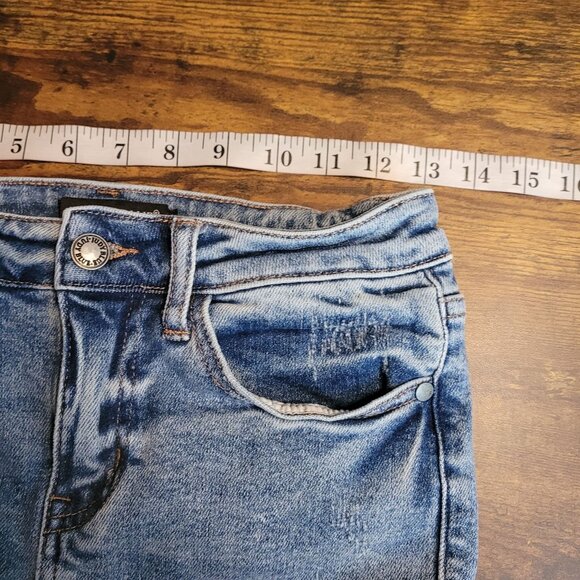 Judy Blue Jeans Shorts Size S Mid Rise Ripped Raw Hem Medium Light Wash Stretch - Picture 6 of 11